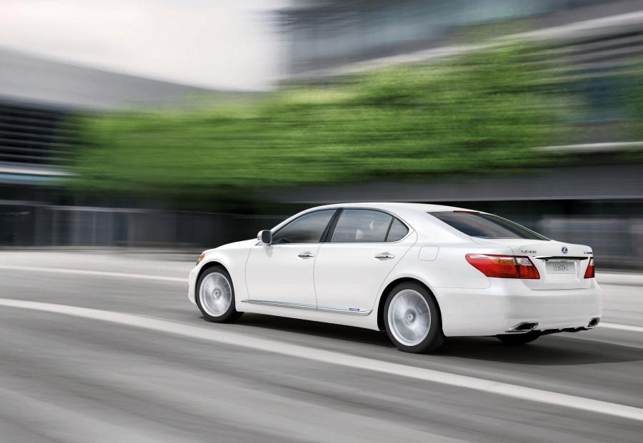  Lexus LS600h 2010 года  (фото 16 из 18)